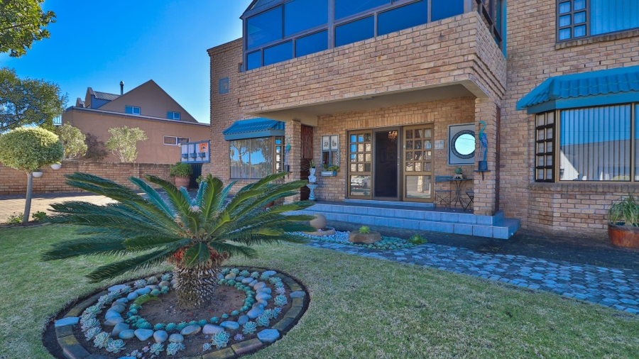 5 Bedroom Property for Sale in Stilbaai Wes Western Cape
